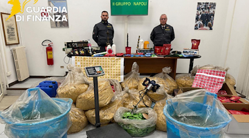 Napoli, scoperto opificio clandestino dedito alla produzione di tabacco destinato alla pratica "shisha" 