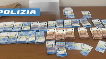 Napoli, sorpreso con oltre 80mila euro di banconote false: arrestato 70enne 
