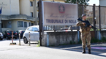 Nola, ragazza di 21 anni colta da malore: salvata dai militari 