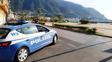 Offende e aggredisce agenti durante un controllo: arrestato a Castellammare 41enne irregolare sul territorio nazionale 
