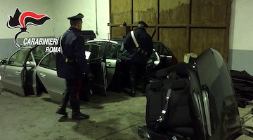 Operazione tra Lazio, Campania e Calabria: smantellato giro di auto rubate e riciclate