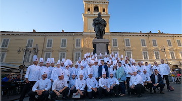 Panettone d'estate e solidarietà: alla Notte dei Maestri del Lievito Madre brilla anche la Costiera Amalfitana