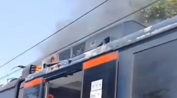 Paura sulla Circumvesuviana: treno in fiamme tra Torre Annunziata e Pompei 