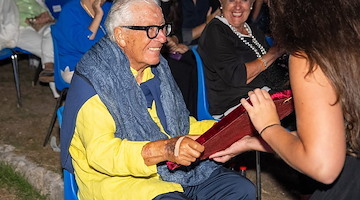 Peppino di Capri canta, a sorpresa, per il pubblico dell’isola 