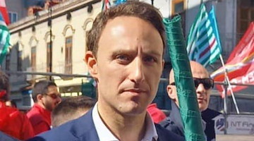 Piero De Luca (Pd): "Meloni fa foto con Trump ma dimentica i 60mila posti di lavoro a rischio"