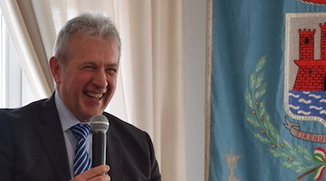 Positano, Giorgio Russo contro l’amministrazione: «Forze ostili e iniquità, ecco perché lascio»