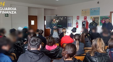 Progetto "Educazione alla legalità economia": finanzieri incontrano oltre mille alunni tra Napoli e Provincia 