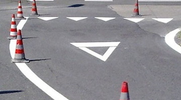 Pulizia, diserbo e rifacimento segnaletica orizzontale a Sorrento: istituiti divieti di sosta temporanei 