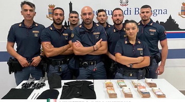 Rapina da 80mila euro a Bologna, banda in fuga bloccata sull’A1: quattro arresti