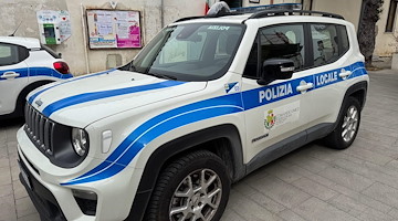 Ravello, violazione Ztl: turisti in sella ad una Vespa per il centro storico: 