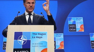 Rutte elogia Trump per aver costretto l’Europa a impegnare il 5% del PIL nella difesa. «Siamo in guerra di produzione con la Russia»