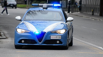 Salerno, aggredì un passante e tentò il furto di un’auto: arrestato e destinato all’espulsione