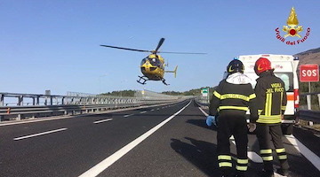 Terribile incidente sull'A1: padre e figlio perdono la vita, gravi madre e figlia
