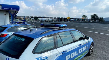 Traffico di auto di lusso, smantellata rete criminale tra Napoli ed Emilia-Romagna: 51 indagati e oltre 1,5 milioni di euro sequestrati