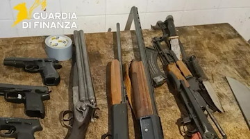 Traffico di droga e di armi da guerra a Velletri: 4 arresti nel blitz della Guardia di Finanza di Napoli
