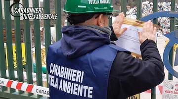 Traffico illecito di rifiuti tessili nelle province di Prato, Pistoia e Napoli: 10 indagati