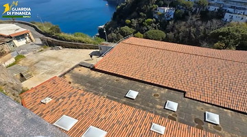 Vico Equense, sequestrato complesso immobiliare abusivo da oltre 1,3 milioni di euro: tre persone indagate