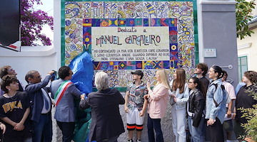Vietri sul Mare: inaugurato il pannello di ceramica che omaggia il ceramista e pittore portoghese Manuel Cargaleiro