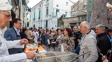 Vietri sul Mare: un Corso Umberto I gremito per la prima edizione di “Divina Food Experience”