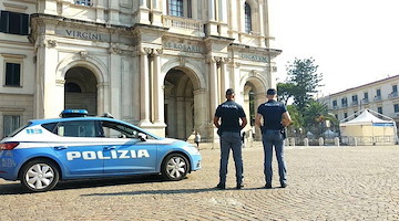 Violenta rissa in un esercizio commerciale a Pompei: tre persone si aggrediscono con posate, piatti e bicchieri