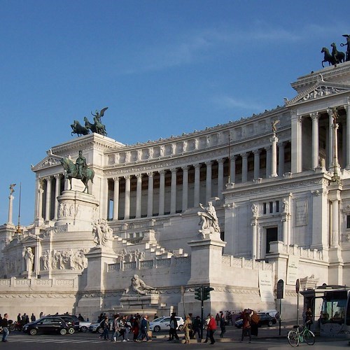 25 Aprile 2023, Sergio Mattarella rende omaggio all'Altare della Patria