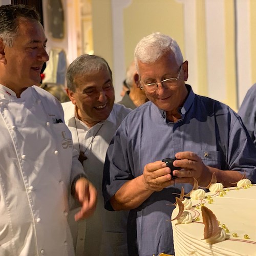50 anni di sacerdozio per Don Luigi Amendola e Don Giulio Caldiero: festa a Praiano con la dolcezza della Sal De Riso Costa d'Amalfi /Foto /Video