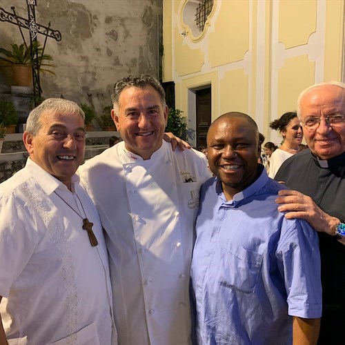 50 anni di sacerdozio per Don Luigi Amendola e Don Giulio Caldiero: festa a Praiano con la dolcezza della Sal De Riso Costa d'Amalfi /Foto /Video