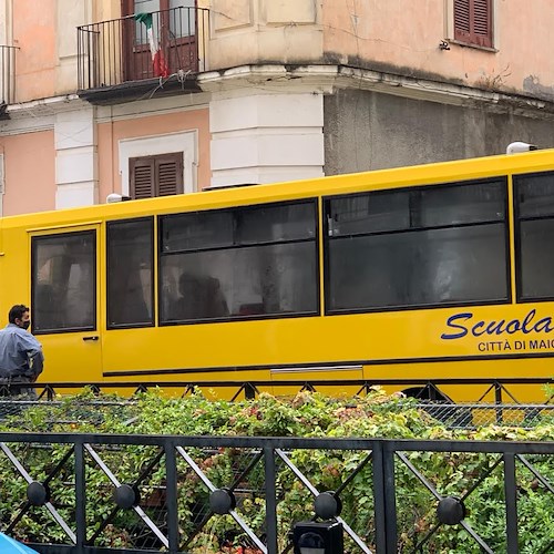 A Maiori 270 euro all'anno di scuolabus per le famiglie con un unico bambino, la petizione dalle frazioni