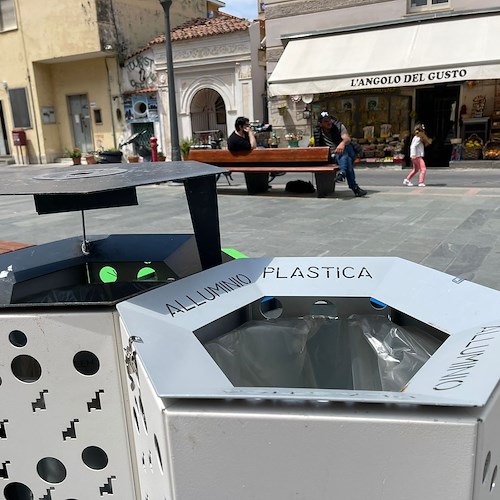 A Maiori arrivano i nuovi cestini urbani per far sì che anche gli ospiti possano differenziare i rifiuti