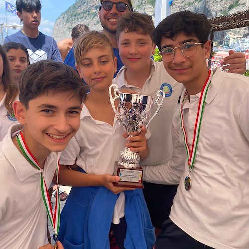 A Meta di Sorrento il campionato regionale studentesco di canoa: tra i vincitori anche l'I.C. "L. Porzio" di Positano 