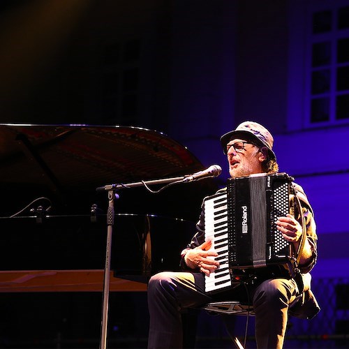 A Minori tutto pronto per il concerto di Eduardo De Crescenzo