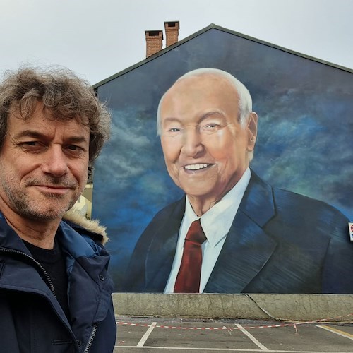 A Nichelino un murale dedicato a Piero Angela, la commozione del figlio Alberto