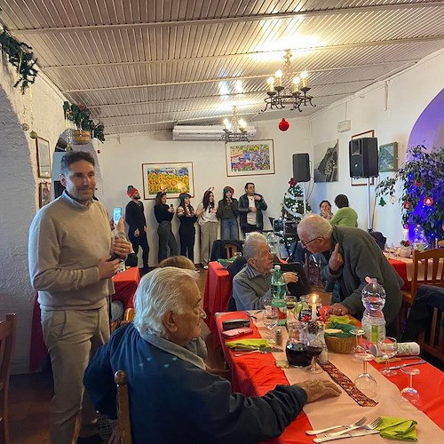 A Positano si rinnova il tradizionale pranzo di Natale dedicato agli anziani <br />&copy; Comune di Positano