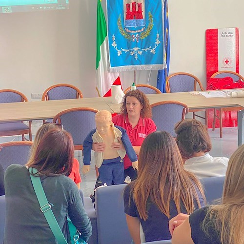 A Positano una lezione informativa sulle manovre salvavita pediatriche: grande partecipazione 