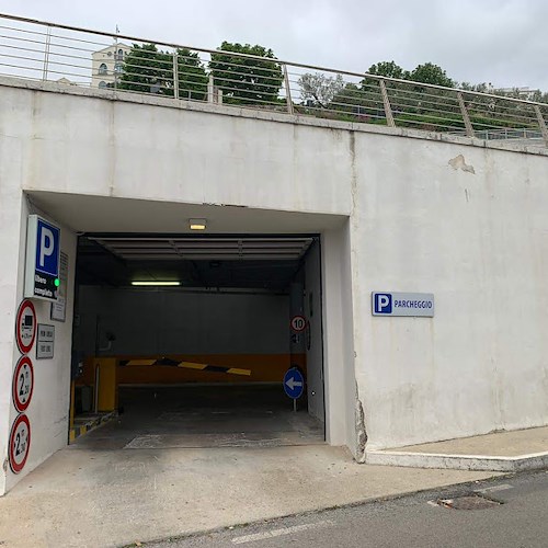 «A Ravello parcometri spariti e casse parcheggi non funzionanti», la denuncia del Movimento Rinascita Ravellese 