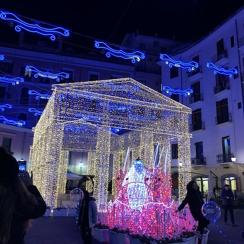 A Salerno il Covid spegne le 'Luci d'artista' per Natale, assessore Loffredo: “Attirano troppa gente”