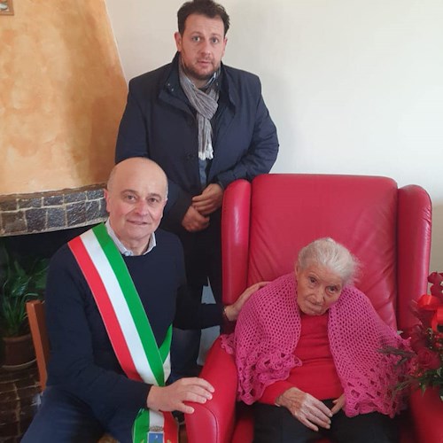 A Tramonti Anastasia Russo compie 109 anni: è tra le donne più longeve d'Italia 