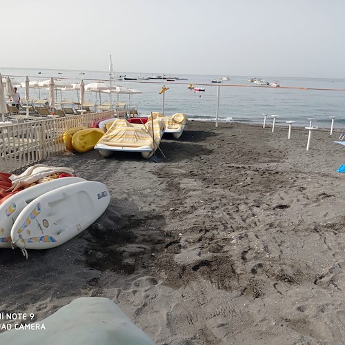 A venti giorni dall'ultimo, nuovo guasto fognario causa sversamento liquami sulla spiaggia di Minori