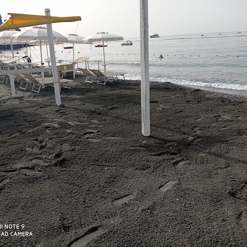 A venti giorni dall'ultimo, nuovo guasto fognario causa sversamento liquami sulla spiaggia di Minori