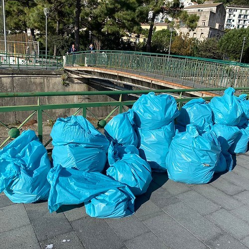 A Vietri sul Mare la prima giornata del Green Day, spiagge ripulite dai volontari 