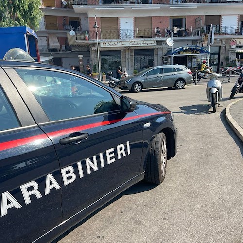 «Abbiamo un pacco per suo nipote»: truffa da 15mila euro ai danni di 80enne di Maiori, due arresti 