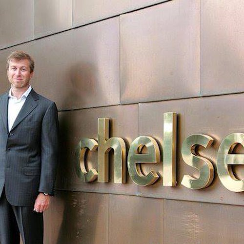 Abramovich vende il Chelsea: «Ricavato alle vittime della guerra in Ucraina»