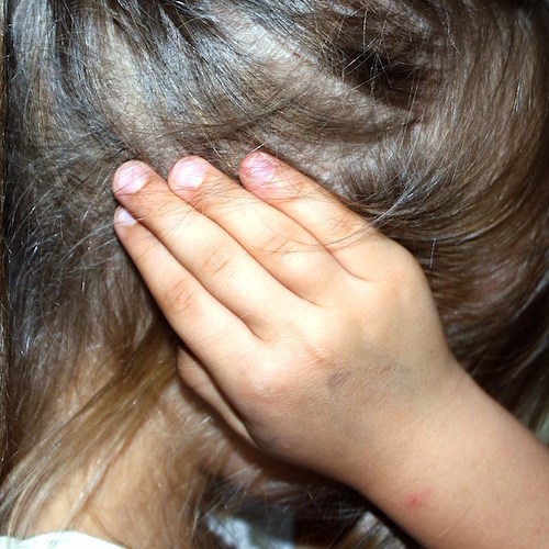 Abusi su bimba di Tramonti: emergono dettagli raccapriccianti sulla famiglia condannata 