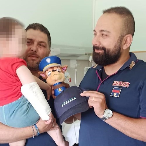 i poliziotti Giuseppe e Fabio salvano bimba di 18 mesi<br />&copy; Polizia di Stato