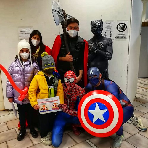 Ad Agerola proseguono le vaccinazioni pediatriche, ad intrattenere i bimbi ci sono gli "Avengers"