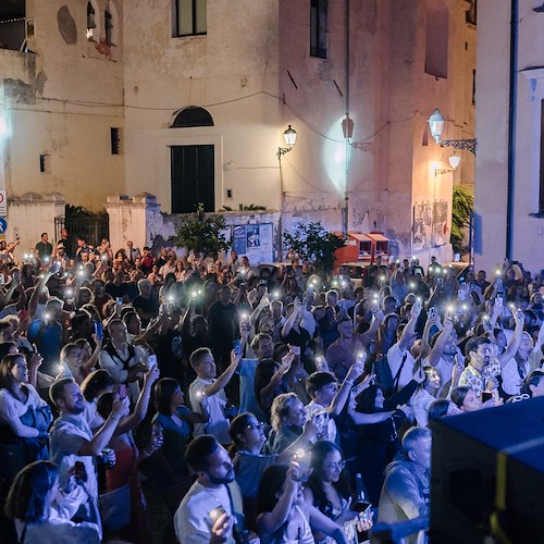 Ad Amalfi il grande party di "Nostalgia ‘90": 20 agosto serata disco in Piazza Municipio