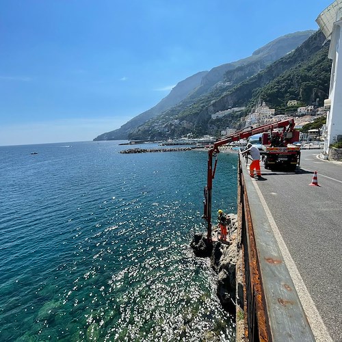Ad Amalfi in corso un sopralluogo a verifica della stabilità della Statale 163