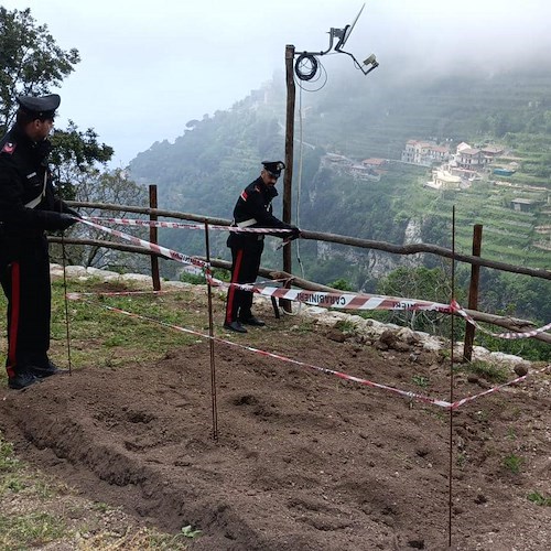 Agerola, scopre bomba a mano inesplosa nel suo terreno: interviene l'esercito 