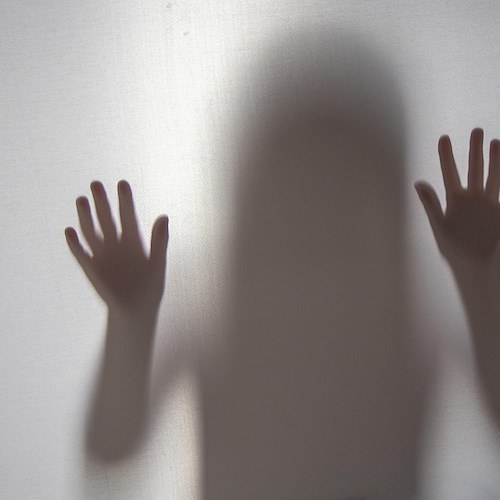 Agropoli, 41enne in carcere: indagato per presunti abusi sulla figlia minorenne
