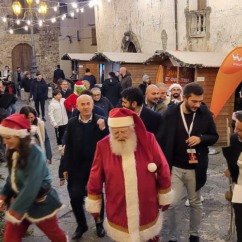 Agropoli, per 40 giorni il centro storico si trasforma ne "Il borgo di Babbo Natale"